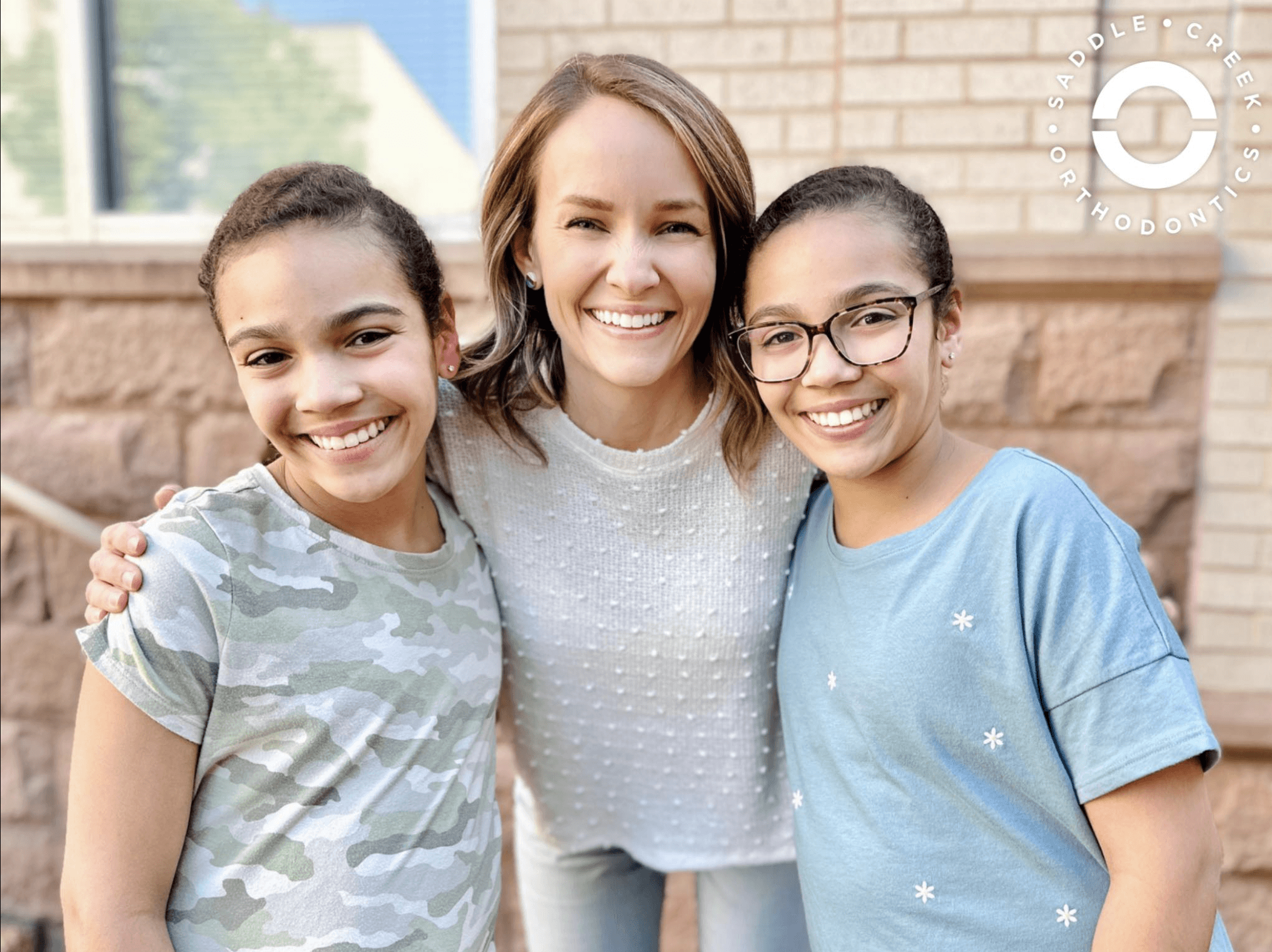 Getting ready for your first day back to school and going through orthodontic treatment? Then this back-to-school guide to braces and Invisalign is for you!